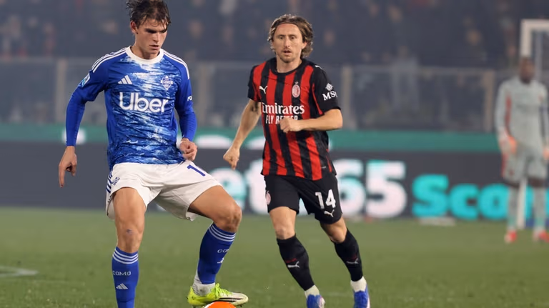 AC Milan Fight Back to Beat Como 3–1 and Keep Serie A Title Race Alive