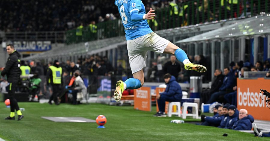 McTominay Double Earns Napoli Thrilling 2-2 Draw Against Inter in Serie A Classic