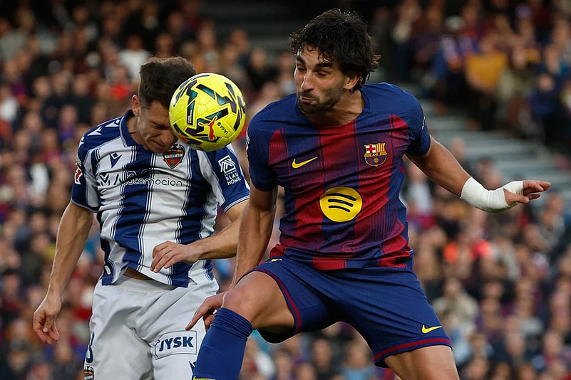 Barcelona 3-0 Levante: De Jong Ends Goal Drought as Barça Return to LaLiga Summit