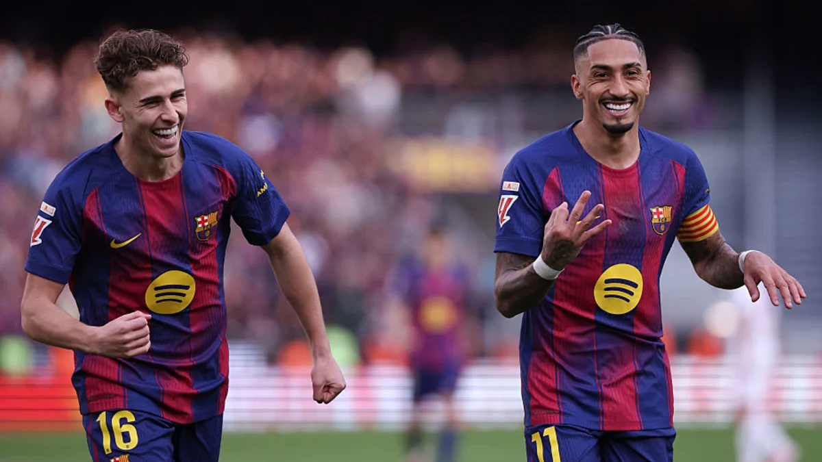 Raphinha Hat-Trick Powers Barcelona to 5–2 Win Over Sevilla