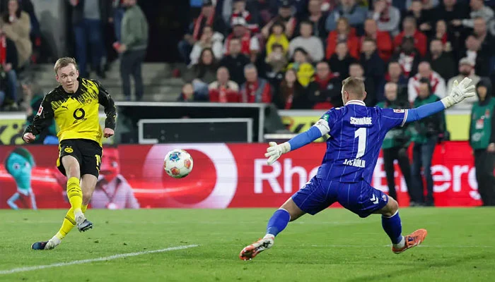 Dortmund Beat Köln 2-1 to Keep Bundesliga Title Hopes Alive
