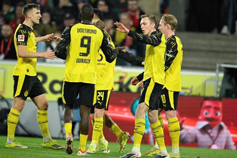 Dortmund Beat Köln 2-1 to Keep Bundesliga Title Hopes Alive
