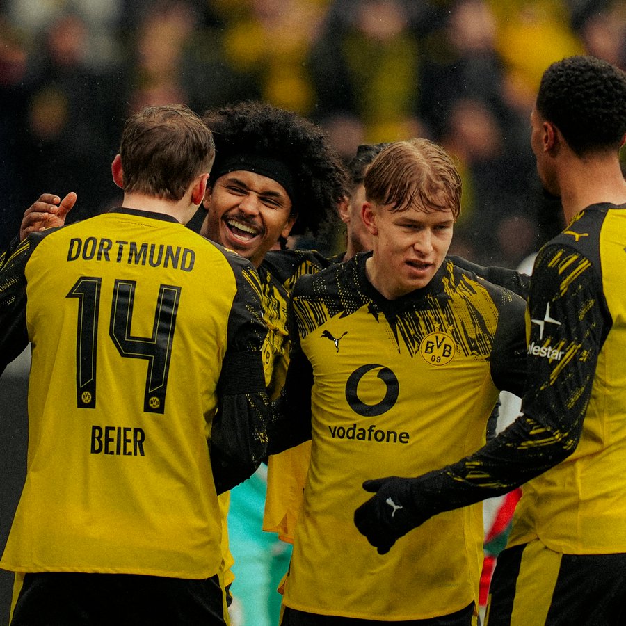 Dortmund 2–0 Augsburg: Reggiani Makes Bundesliga History
