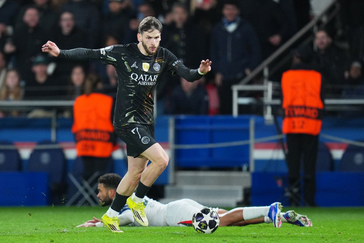 PSG 5–2 Chelsea: Parisians Take Command in Champions League Thriller