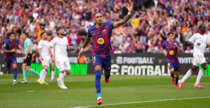 Raphinha Hat-Trick Powers Barcelona to 5–2 Win Over Sevilla