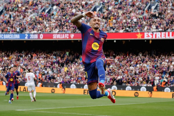 Raphinha Hat-Trick Powers Barcelona to 5–2 Win Over Sevilla