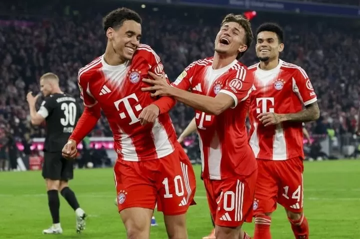 Bayern Munich Thrash Gladbach 4–1 to Tighten Grip on Bundesliga Title
