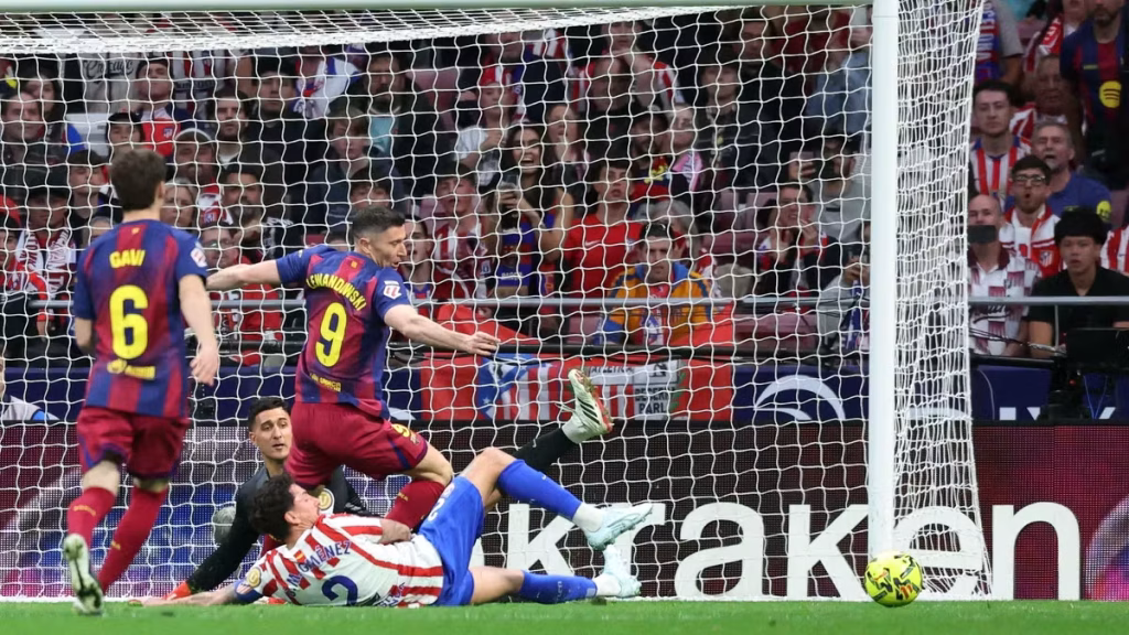 Lewandowski's late goal secures a 2-1 Win vs Atlético
