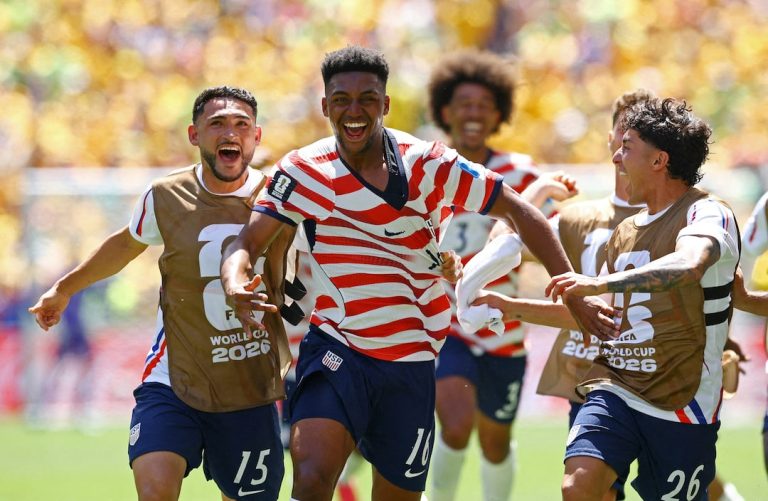 USA Beat Australia 2-0 to Reach World Cup Knockouts