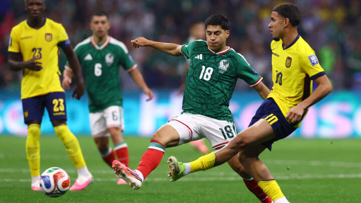 Mexico Beats Ecuador 2-0 to Reach World Cup Last 16