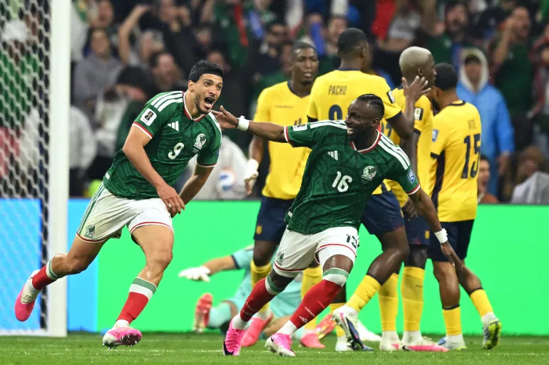 Mexico Beats Ecuador 2-0 to Reach World Cup Last 16