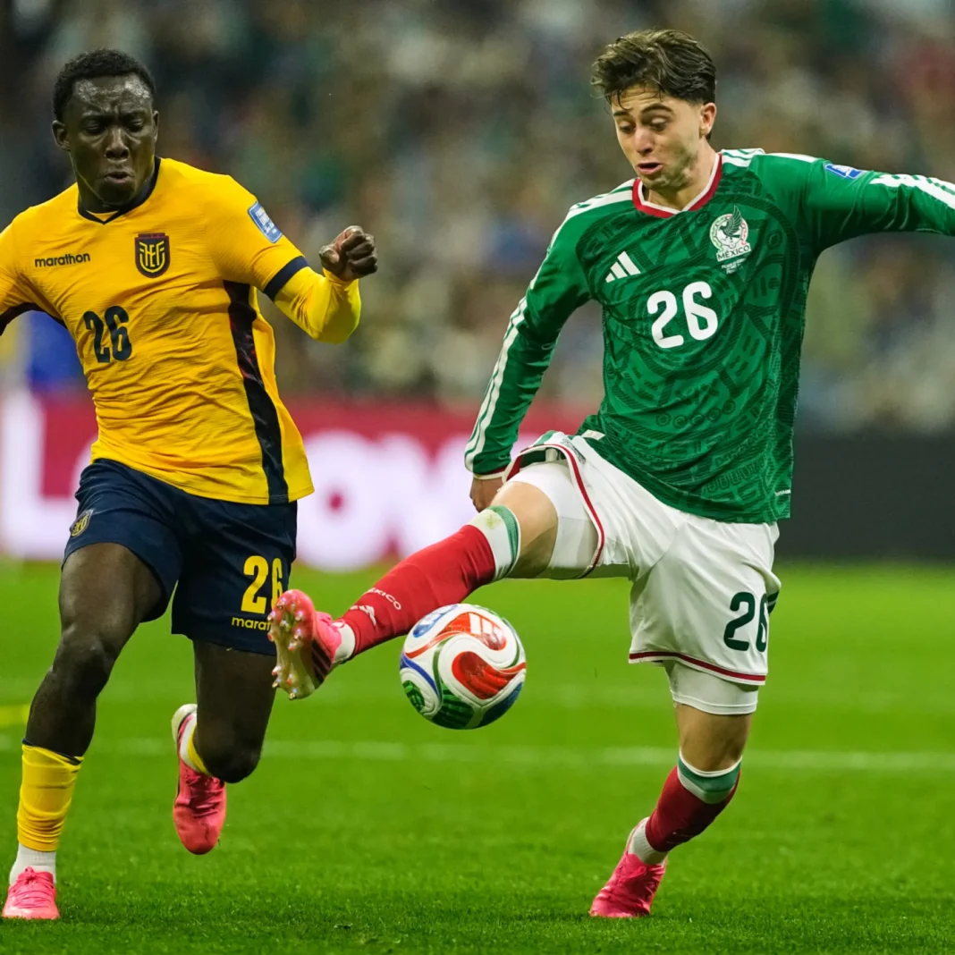 Mexico Beats Ecuador 2-0 to Reach World Cup Last 16