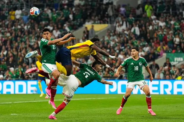 Mexico Beats Ecuador 2-0 to Reach World Cup Last 16