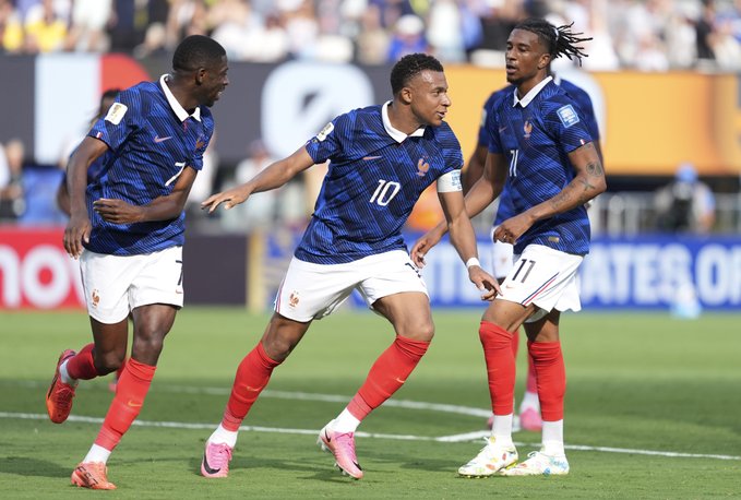 Mbappé Brace Sends France Past Sweden in World Cup Clash