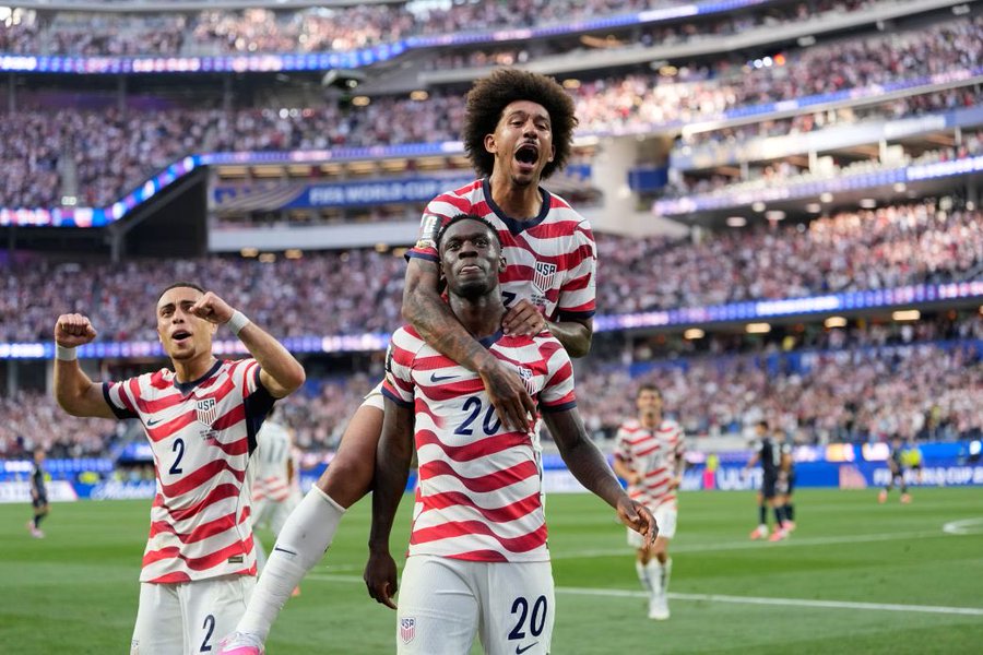 USA Beat Bosnia 2-0 to Reach World Cup Last 16 Despite Balogun’s Red Card