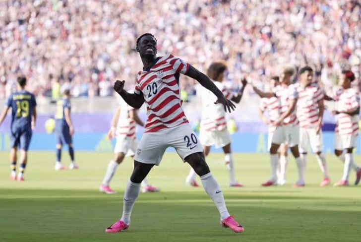 USA Beat Bosnia 2-0 to Reach World Cup Last 16 Despite Balogun's Red Card