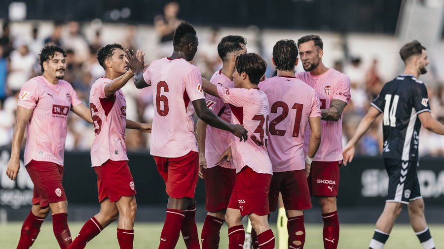 Valencia Beat Eldense 3-0 as First-Half Blitz Seals Friendly Win