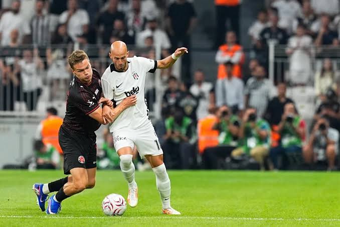 Beşiktaş Beat Midtjylland 2-0 to Seize Europa League Advantage