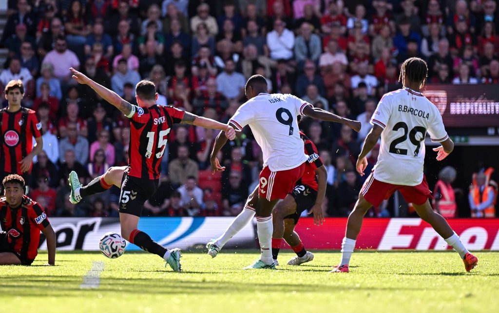 Liverpool Edge Bournemouth 1-0 as Iraola Enjoys Winning Return