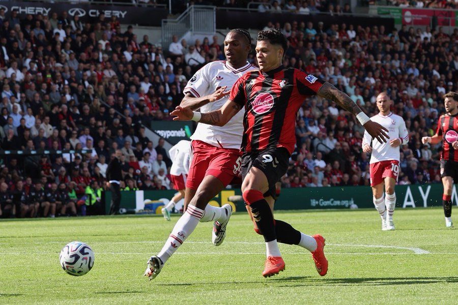 Liverpool Edge Bournemouth 1-0 as Iraola Enjoys Winning Return