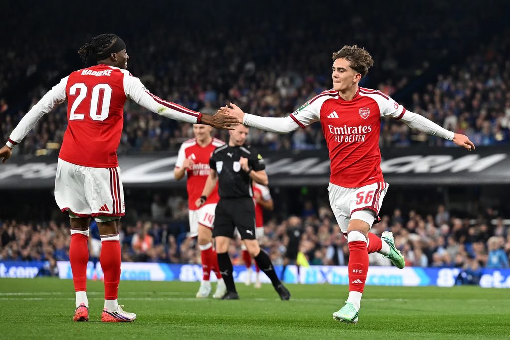 Max Dowman Akishangilia Bao La Arsenal Dhidi ya Ipswich Town Kinda wa Arsenal Max Dowman akishangilia baada ya kufunga bao uwanjani akipongezwa na mwenzake
