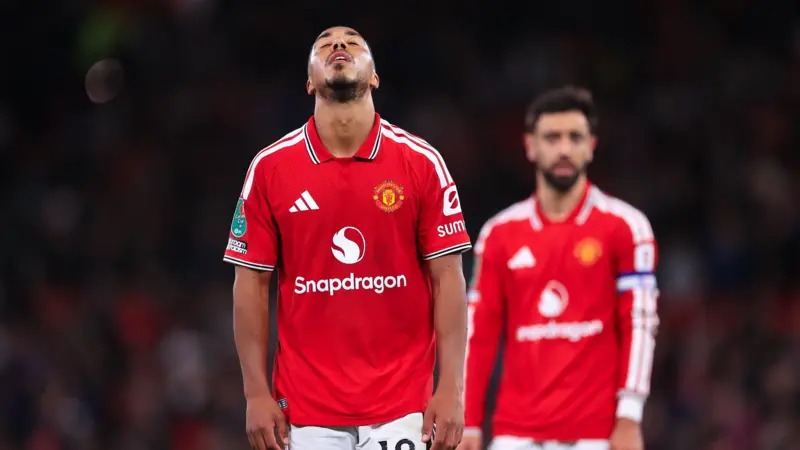 huzuni-kwa-wachezaji-wa-manchester-united-baada-ya-kuchapwa-na-brighton