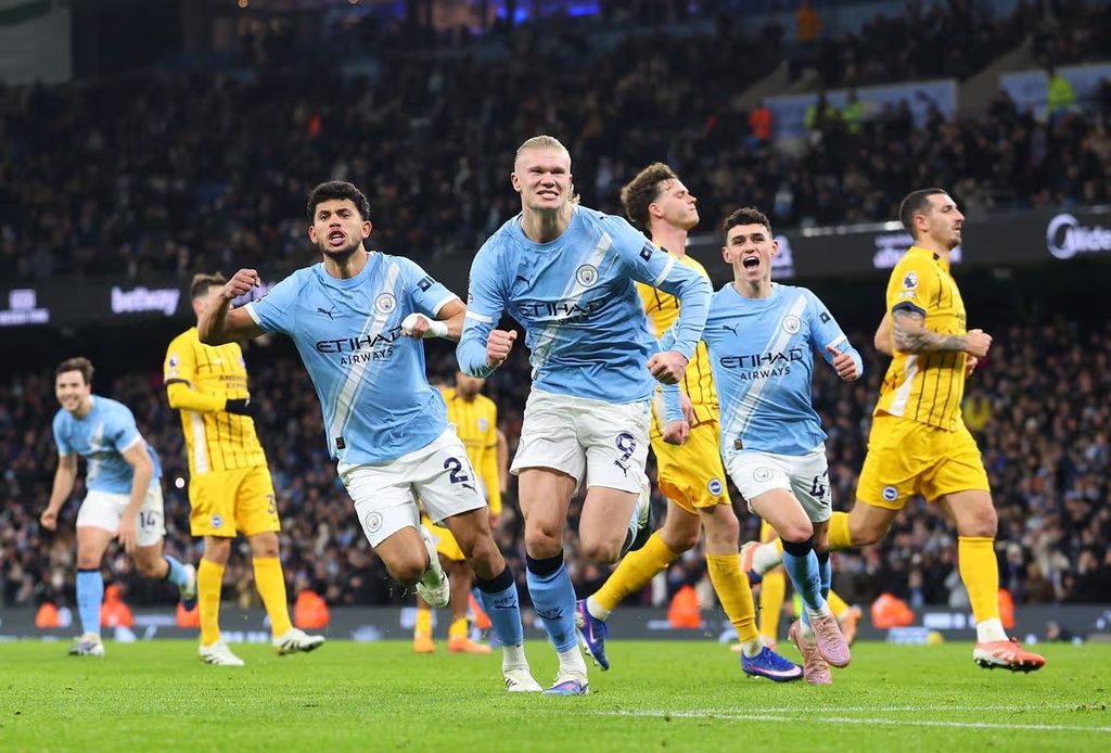 erling-haaland-na-phil-foden-wakishangilia-bao-man-city Erling Haaland, Phil Foden, na Matheus Nunes wa Manchester City wakikimbia kwa furaha wakishangilia bao uwanjani.