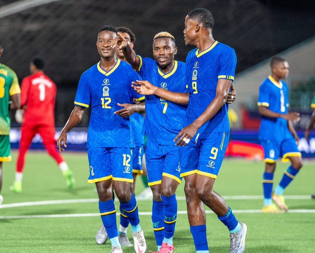 Wachezaji wa Ngorongoro Heroes Wakishangilia Uwanjani Wachezaji wa timu ya taifa ya vijana ya Tanzania U-20, Ngorongoro Heroes, wakishangilia kwa furaha uwanjani wakati wa mchezo wa kuwania tiketi ya AFCON U-20 dhidi ya Burundi