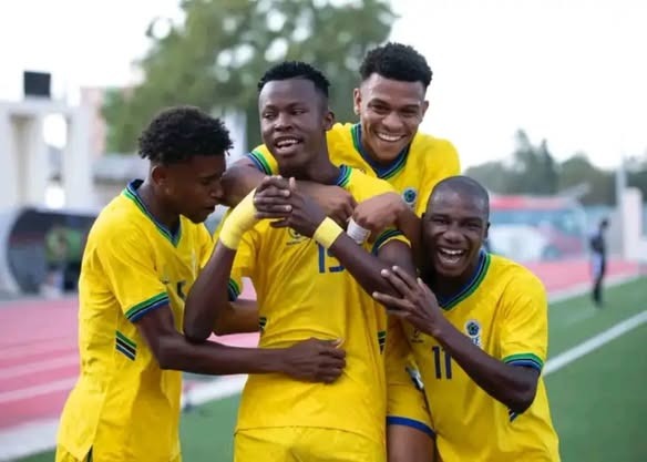 Ushangiliaji wa Wachezaji wa Ngorongoro Heroes Baada ya Ushindi Dhidi ya Burundi Wachezaji wa timu ya taifa ya vijana ya Tanzania Ngorongoro Heroes wakishangilia kwa furaha uwanjani baada ya ushindi