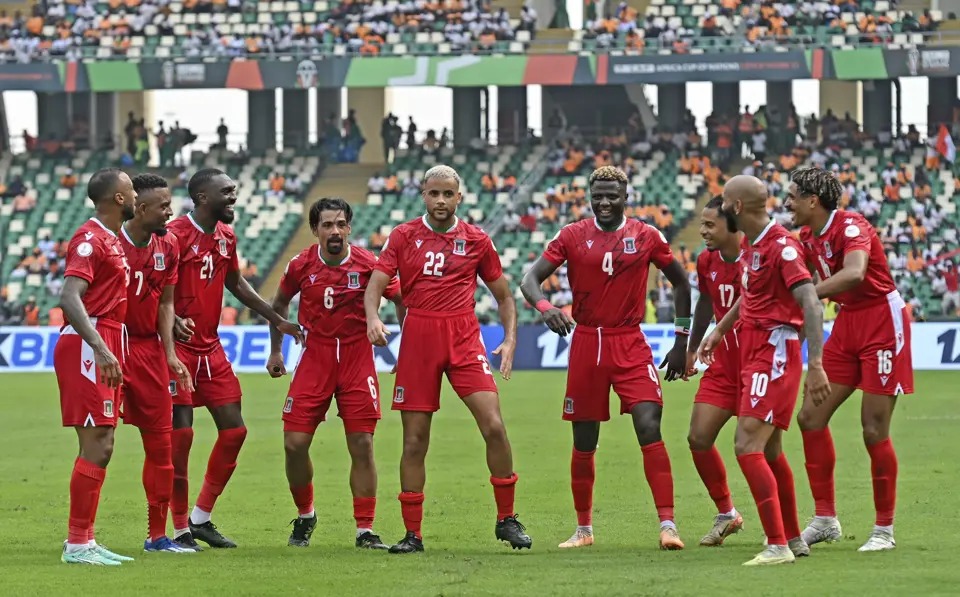 Wachezaji wa Guinea-Bissau wakishangilia uwanjani Kikosi cha timu ya taifa ya Guinea-Bissau kikiwa katika shamrashamra za kushangilia uwanjani