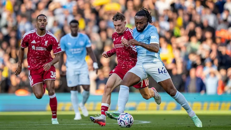 Pambano Kali la Mpira Kati ya Wachezaji wa Liverpool na Manchester City