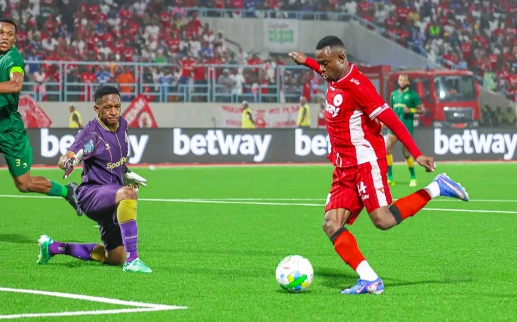 Shambulio la Mshambuliaji wa Simba SC Dhidi ya Golikipa wa Yanga