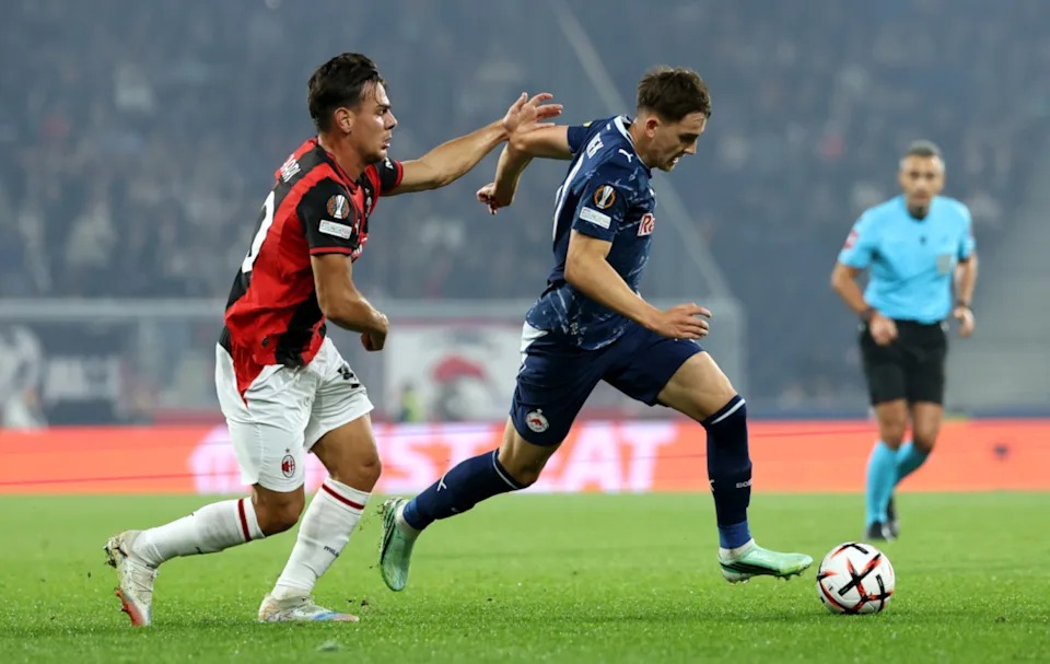 Pambano Kali la Mpira Kati ya AC Milan na Mchezaji wa RB Salzburg