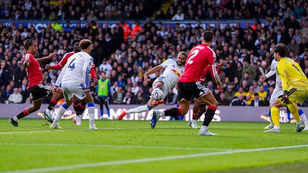 Dominic Calvert-Lewin Akipiga Shuti Lango la Manchester United