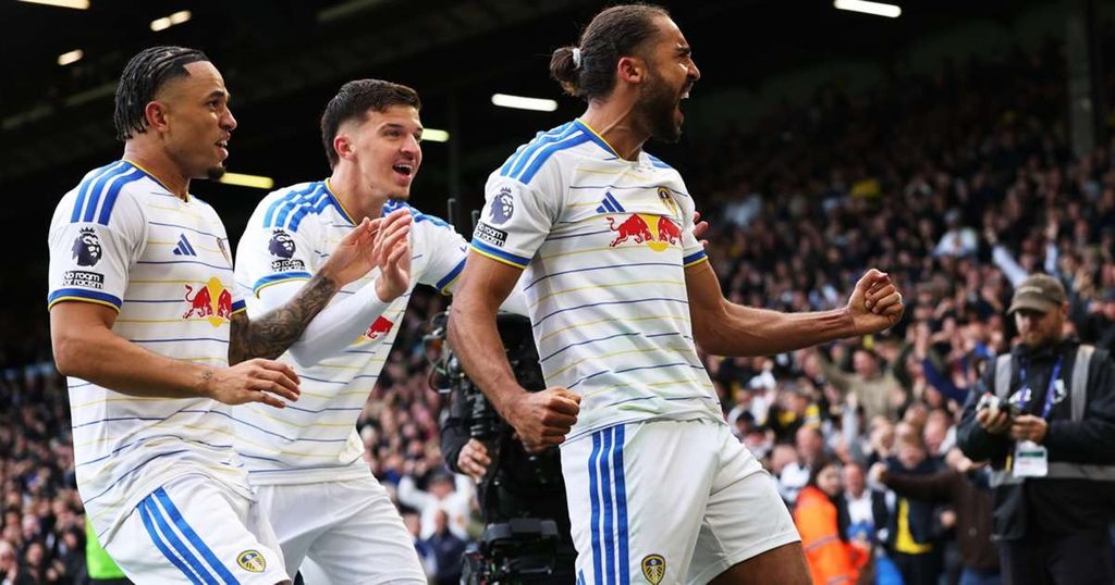 Dominic Calvert-Lewin na Wachezaji wa Leeds United Wakishangilia