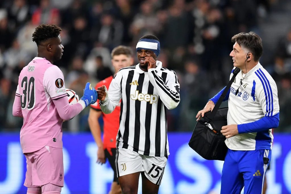 Mchezaji wa Juventus Akipata Huduma ya Kwanza Baada ya Majeraha