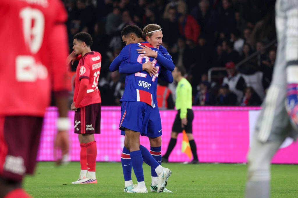 wachezaji-wa-psg-wakishangilia-bao-dhidi-ya-lyon.