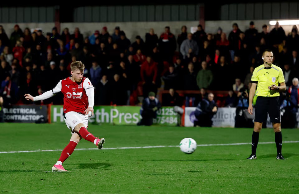 mikwaju-ya-penalti-fleetwood-vs-arsenal-carabao-cup.