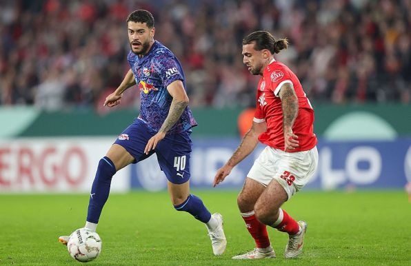 mchezaji-wa-rb-leipzig-na-essen-wakipambana