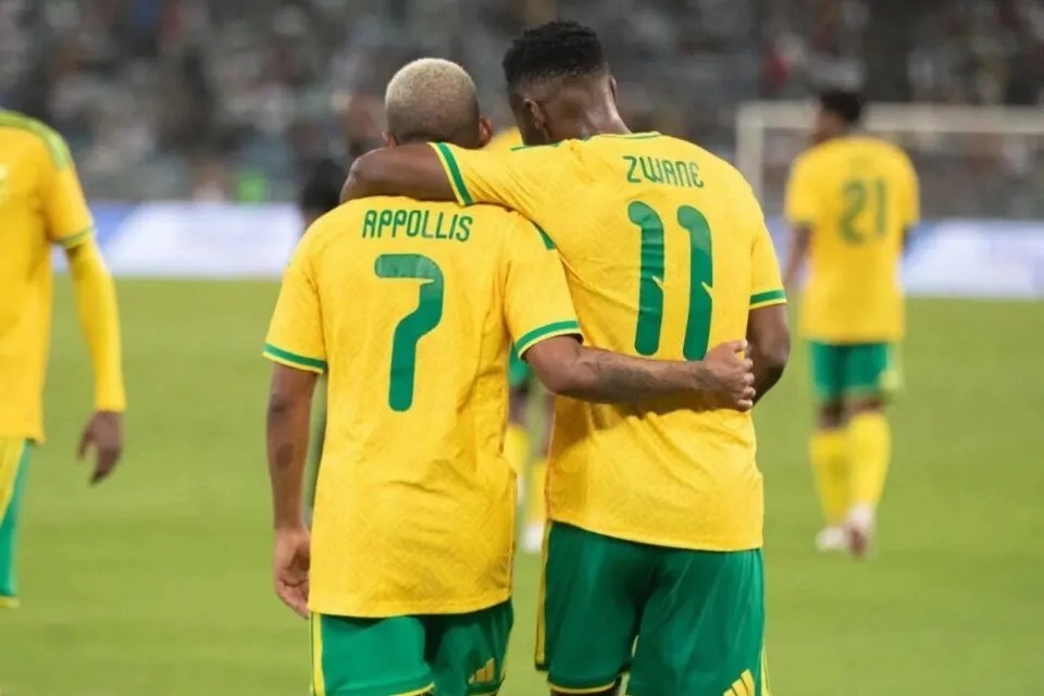 Wachezaji wa Bafana Bafana Wakipongezana Baada ya Ushindi dhidi ya Eritrea