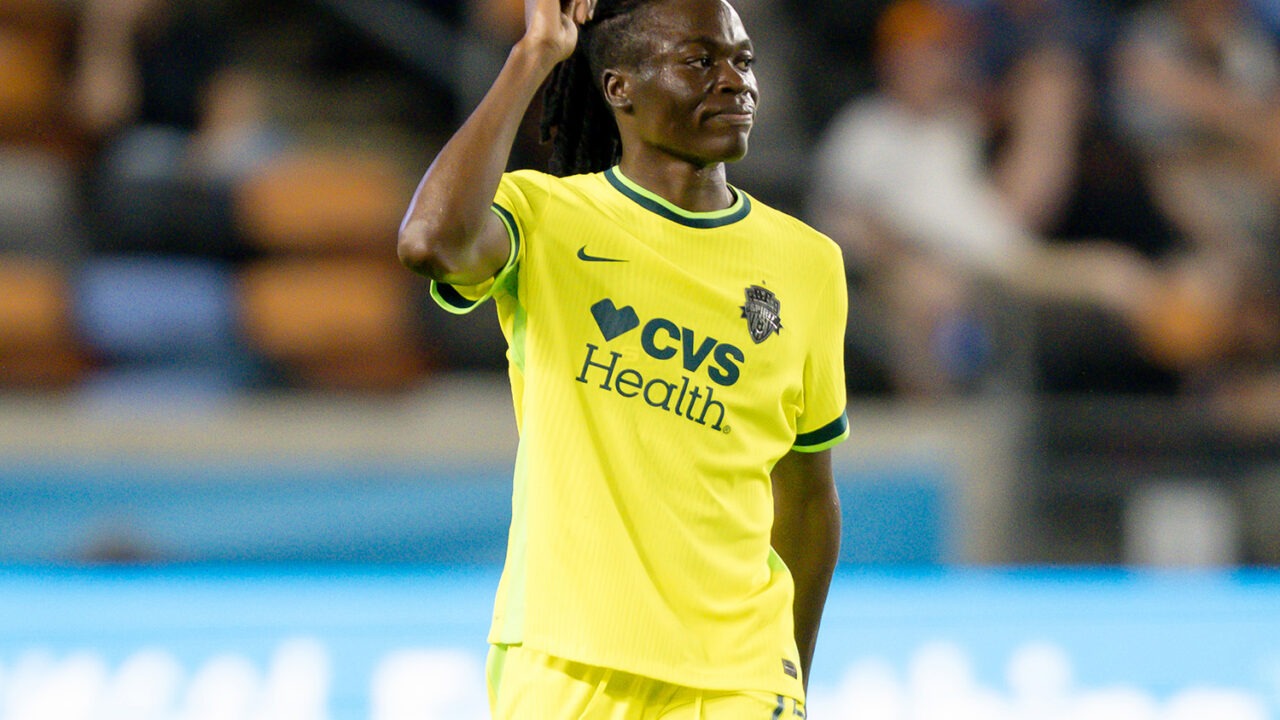 Nyota wa Washington Spirit Clara Luvanga Akiongoza Mashambulizi