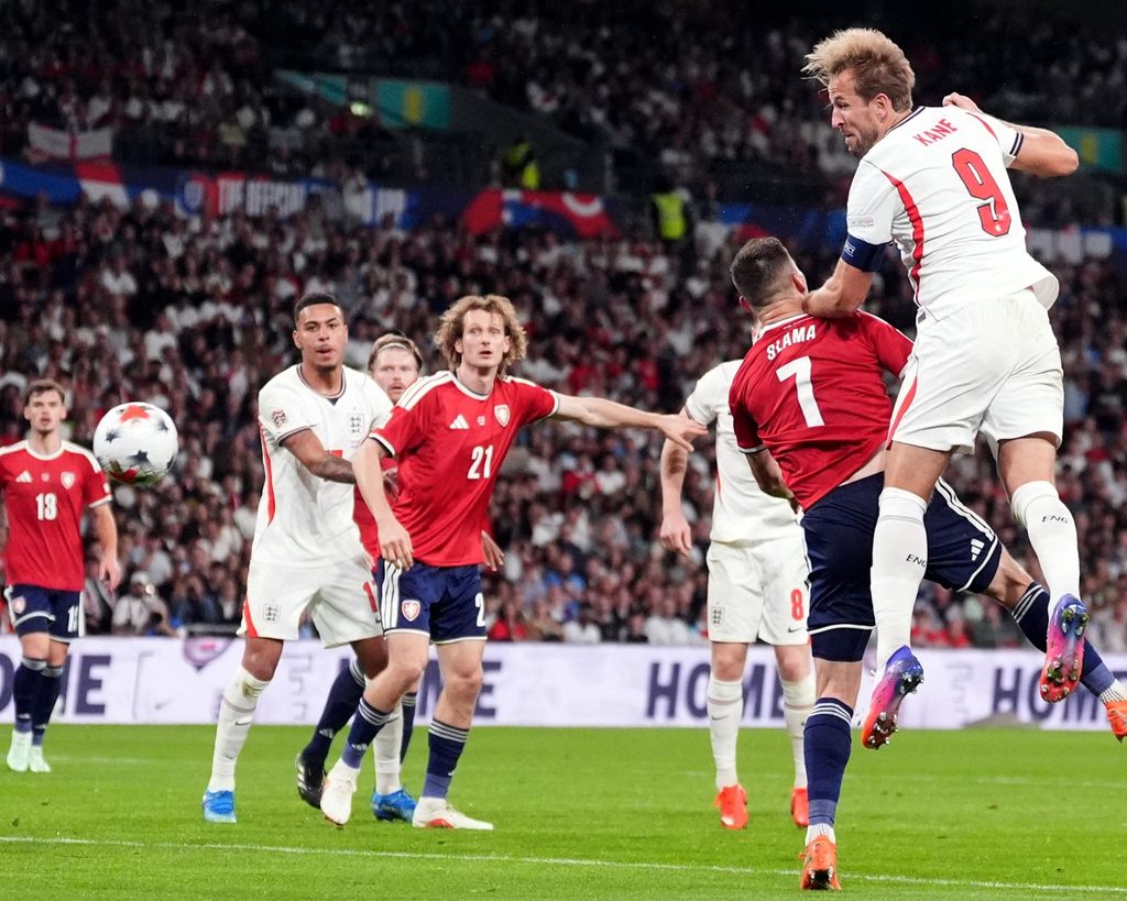 Harry Kane Akipiga Kichwa Katika Mchezo Dhidi ya Czechia