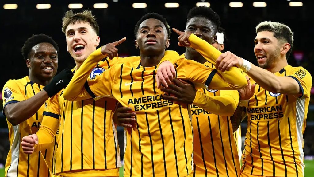 Wachezaji wa Brighton Wakiwa Kwenye Sherehe ya Ushindi wa Mabao