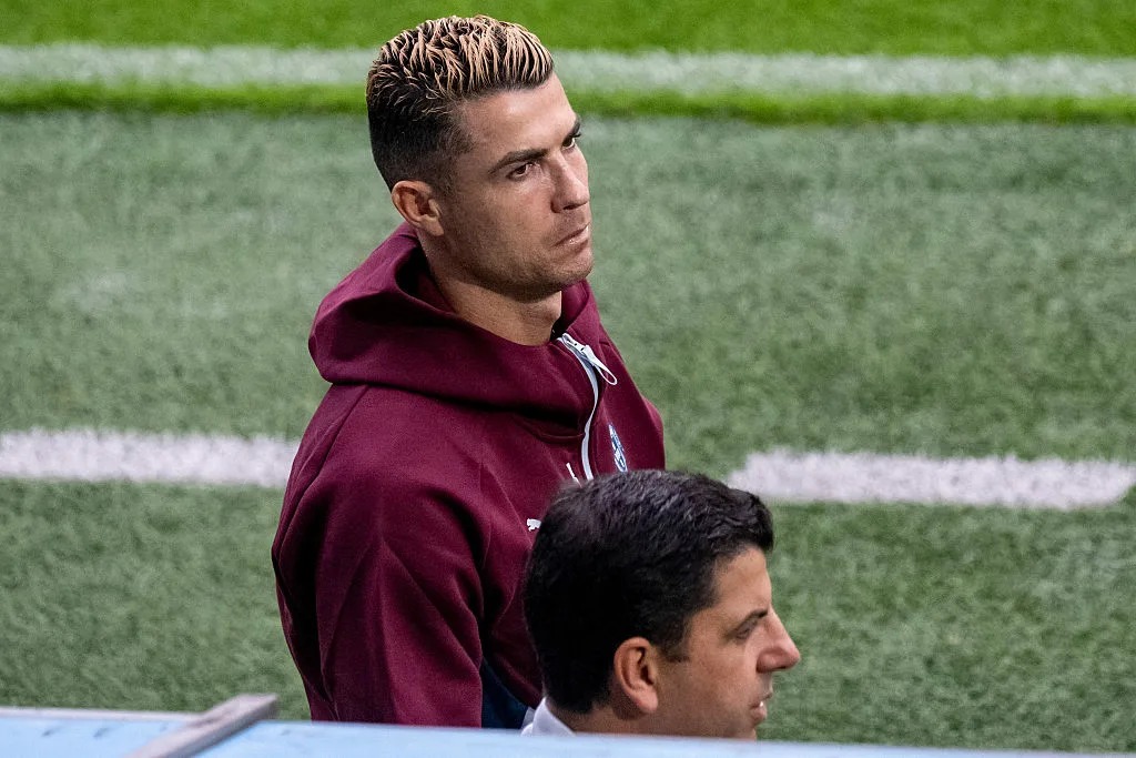 Cristiano Ronaldo Akiwa na Taswira ya Kutokea Pembeni Uwanjani