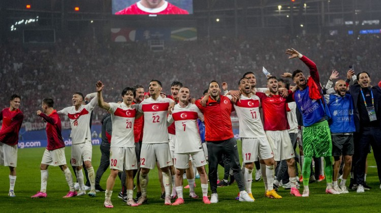 Turkey Wins 2-1 Over Austria to Secure Quarter-Final Spot