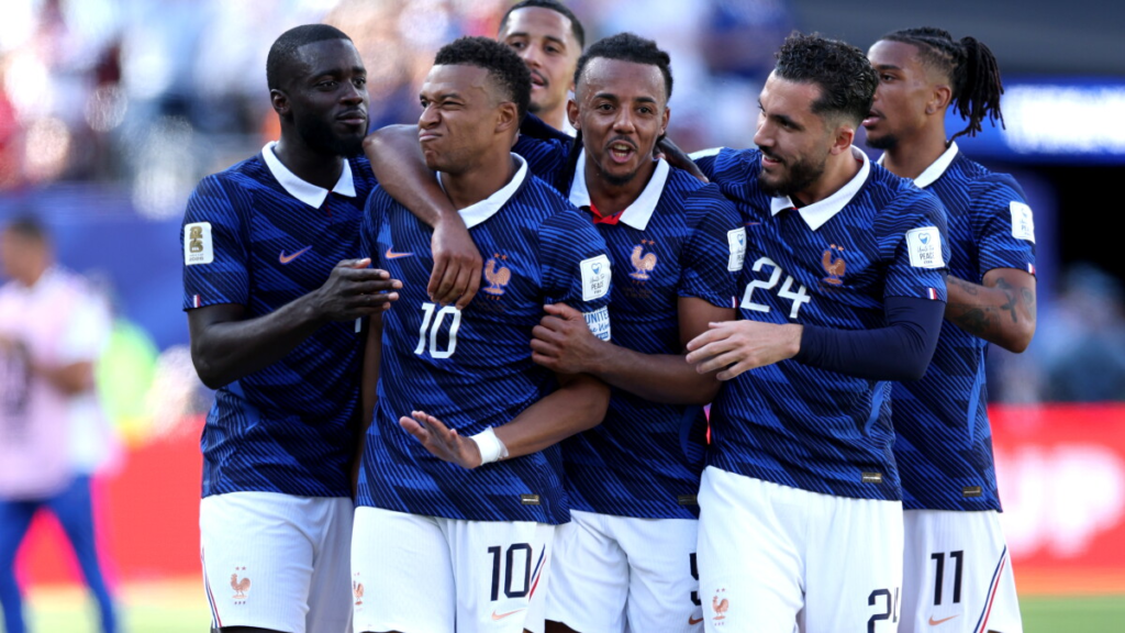 all team members want to hold captain Kylian Mbappé after win the match