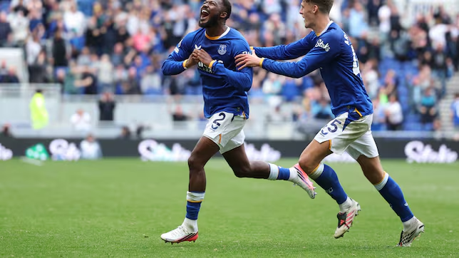 Everton's Ainsley Maitland-Niles celebrates after his goal