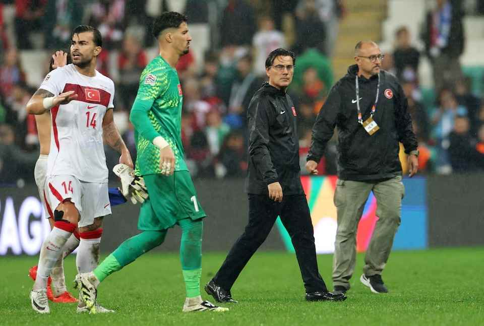 Turkey head coach Vincenzo Montella looking dejected after their match against Italy at Bursa Atatürk Stadium.